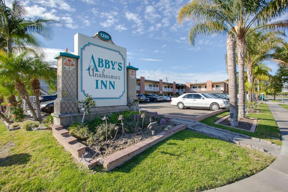 Abby'S Anaheimer Inn - Across Disneyland Park Exterior photo